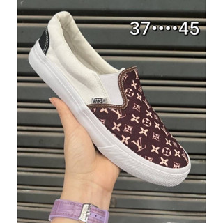 สินค้าพร้อมส่ง[มีบริการเก็บปลายทาง] รองเท้า Vแบบ Slip on ลายตารางขายดี (แนะนำเพิ่ม1ไซส์)💕