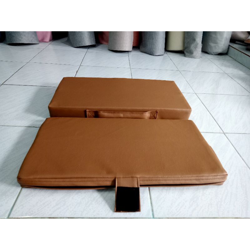 อาสนะ เบาะสมาธิ  ต่างระดับ แบบมีหูหิ้ว และไม่มีหูหิ้ว หุ้มหนังน้ำหนักเบา พกพาสะดวก