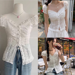 New collection 🦢 Lace top (390฿ฟรีส่ง) เข้าเพิ่มจ้า เสื้อลูกไม้ทรงเข้ารูป ที่สามารถใส่ได้ทุกลุ๊ค ใส่เที่ยวใส่ทำงาน teeda