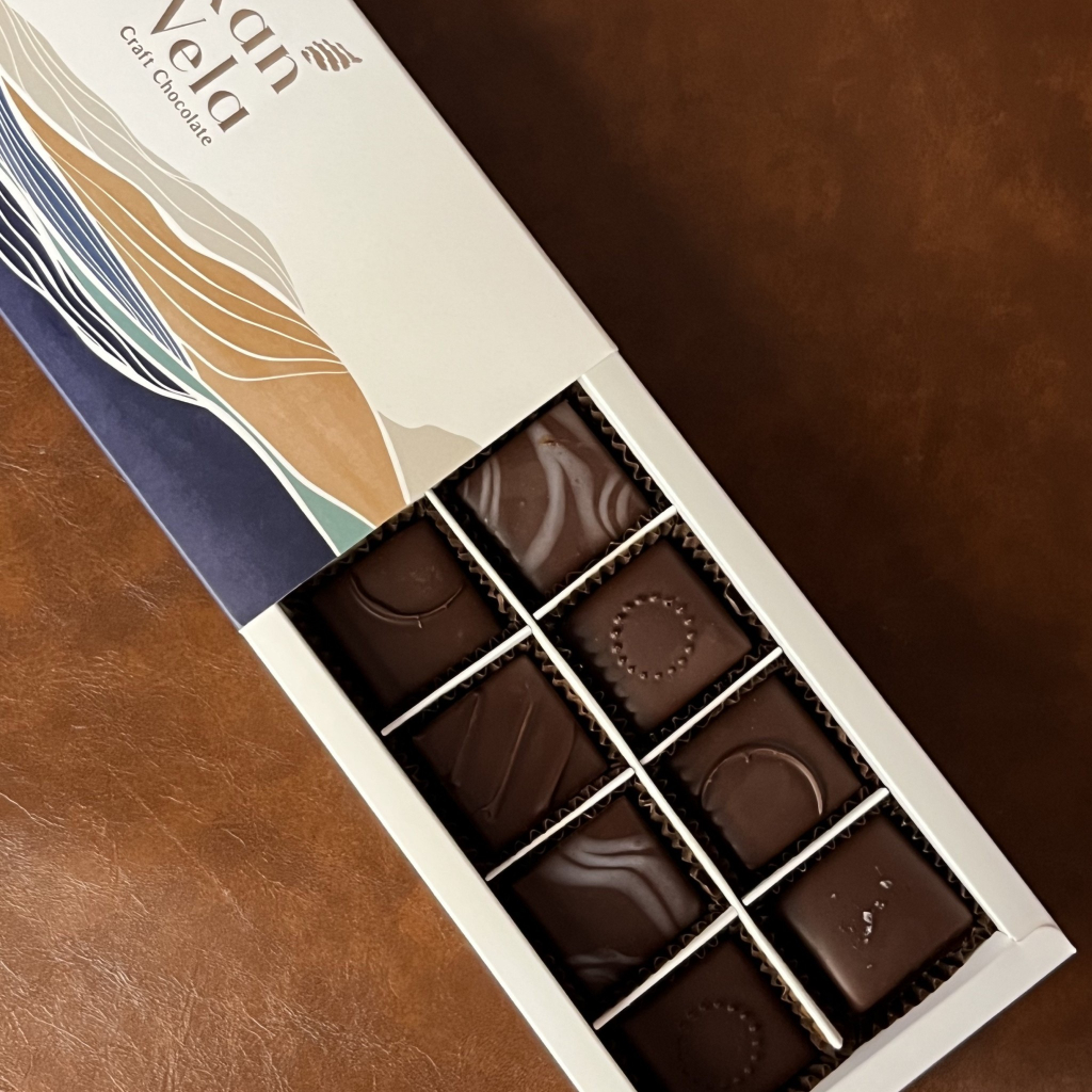 บงบงช็อกโกแลตสอดไส้พาลีน กล่อง 10 ชิ้น (Bonbons Chocolate Praline) ตรากานเวลา