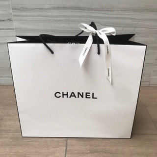 ถุงกระดาษ ถุง แบรนด์ CHANEL ของแท้ พร้อมริบบิ้น ของแท้ ใบใหญ่ ซื้อเอง ปล่อยของส่วนตัว สภาพใหม่ สวย หรู ถุงเครื่องสำอาง