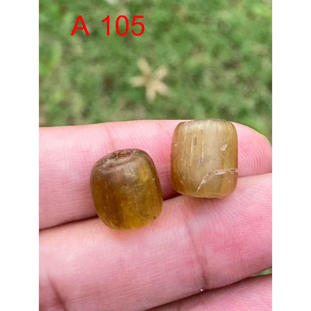 A 105 ลูกปัดโบราณ อำพันทอง คู่  ขนาด 11x12 11x13 มิล