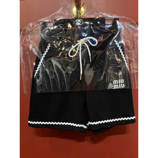 MIU MIU SHORT PANTS กางเกงขาสั้น ทรงสวย แต่งลูกไม้ งานน่ารัก มิวมิว