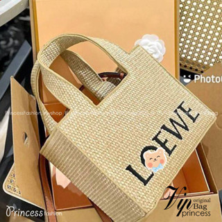 LQEWE logo raffia tote bag / LQewe Tote Bag กระเป๋าโท้ท รูปทรงสวยงามสานเต็มใบ และยังโดดเด่นด้วยโลโก้ สีโทนอุ่น