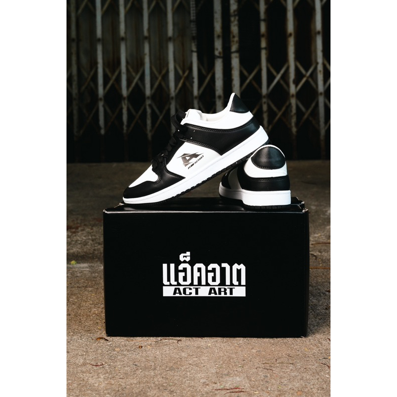 รองเท้าผ้าใบแอ็คอาต ไซส์ 39-45 ราคา 990฿