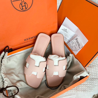 Kept unused ‼️ H e r m e s sandals size 36 ออกshopไทย เดือนที่แล้วค่ะ ปี 2023 (พื้นประมาน 22-22.5) สีชมพูนม คือสีสวย