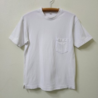 เสื้อยืด Uniqlo สีขาว รอบอก 38" มือสอง