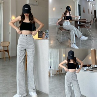 R.Ready Pants กางเกงขากระบอกกลางลายริ้วสีดำพื้นขาว