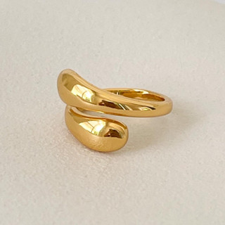 LAC.COLLECTION - Phoebe Ring/ แหวนสีทองไขว้กัน ปรับขนาดได้