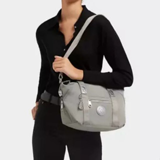 Kipling ของแท้ 💯% รุ่น Art Mini สี Almost Grey กระเป๋าสะพายไหล่น่ารัก ปรับซิปเล็กน้อยเปลี่ยนทรงได้ด้วย น่าใช้มากค่ะ