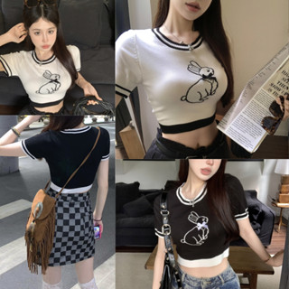 พร้อมส่งจากไทย STHB3187 เสื้อครอปเซ็กซี่ ผ้าไหมพรม คอกลมแขนสั้นผู้หญิง free size  เอวลอยตัวเล็ก สีขาว/ดำ