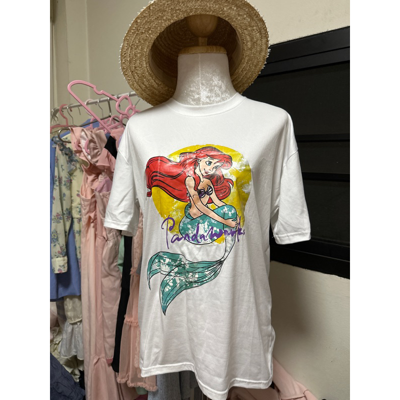 เสื้อยืดสีขาวลายแอเรียล Mothing House