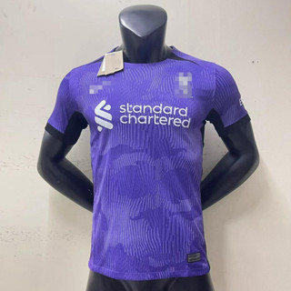 เสื้อกีฬาแขนสั้น ลายทีมชาติฟุตบอล Liverpool Second Away สีม่วง 2023-2024