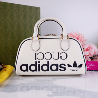 [ทักแชทก่อนสั่งซื้อ] Adidas x Gucci mini duffle bag size 31 ถ่ายจากสินค้าจริง อุปกรณ์ครบ