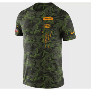 ใหม่แท้ นําเข้า พร้อมส่ง✅ Nike Mens Missouri Tigers Camo Military Appreciation Dri-FIT T-Shirt  เสื้อยืด