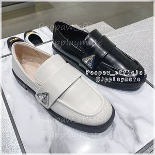 Charles &amp; Keith  รองเท้า Trice Metallic Accent Loafers : CK1-70900478