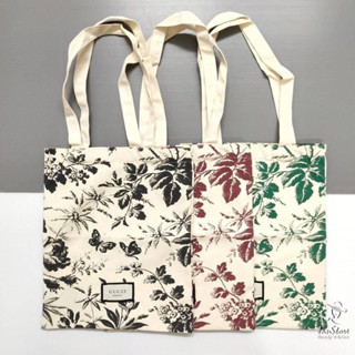 G u c c i Beauty Tote  กระเป๋าผ้า