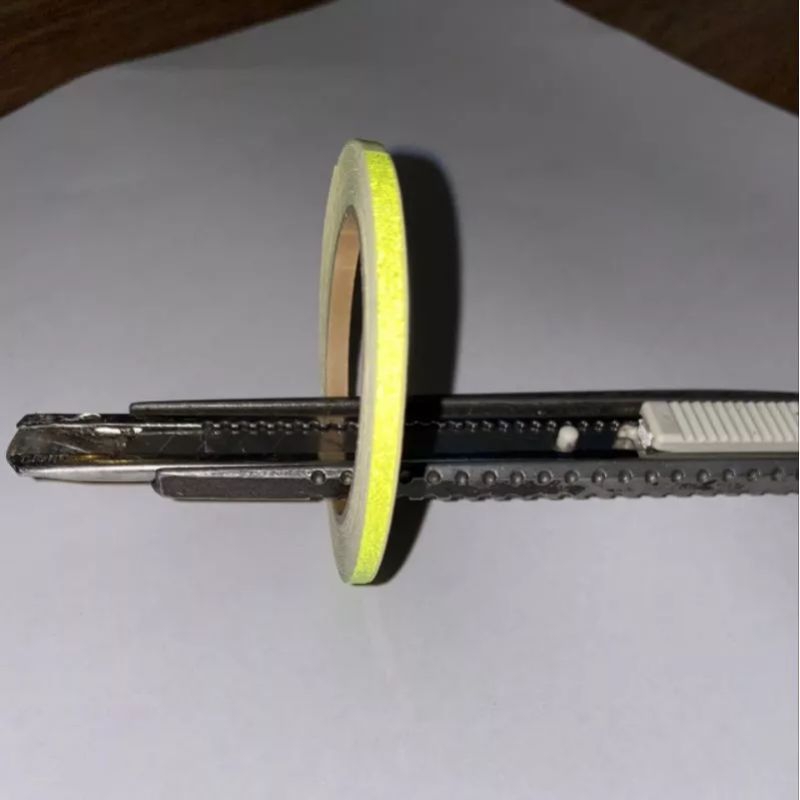 แถบสติ๊กเกอร์สะท้อนแสงเส้นเล็ก ขนาด 3มิล ยาว 4เมตร ใช้คาดลายรถยนต์ / มอเตอร์ไซค์ เพื่อความเพื่อความหล่อเท่ - รูปที่ 2