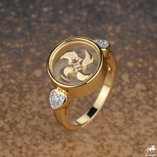 แหวนกังหัน เรียกทรัพย์ ลายฮาเธอร์ (Hathor) ข้างพลอยหัวใจ ขอบเรียบ SW34104