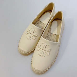 ออฟฟิศเปิดแล้ว มาสอยรองเท้าที่สุดสบายกันค่า 💖 Toryburch espadrills 2190.- pre 10 days