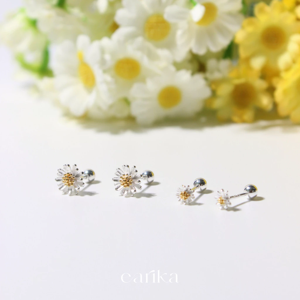earika.earrings - daisy day piercing จิวหูเงินแท้ดอกเดซี่ เหมาะสำหรับคนแพ้ง่าย
