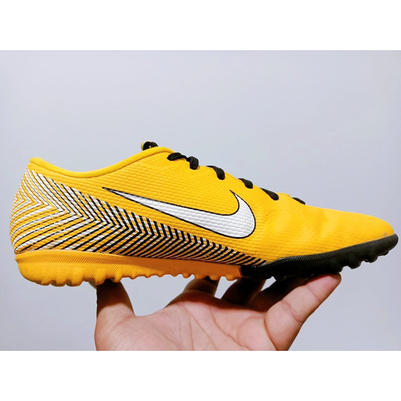 Nike Turf รองเท้าฟุตบอล 100 ปุ่ม