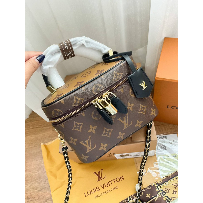 พร้อมกล่อง🎁ถุงผ้า🛍การ์ดครบค่ะ🎉 มีบริการเก็บปลายทางค่า😘