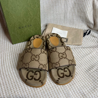 Very new‼️ G u c c i canvas slide sandal Size 7 พื้นยาวประมาน 26-26.5 cm รุ่นฮิตตต สภาพสวยมาก ยังใหม่ๆเลยค่า