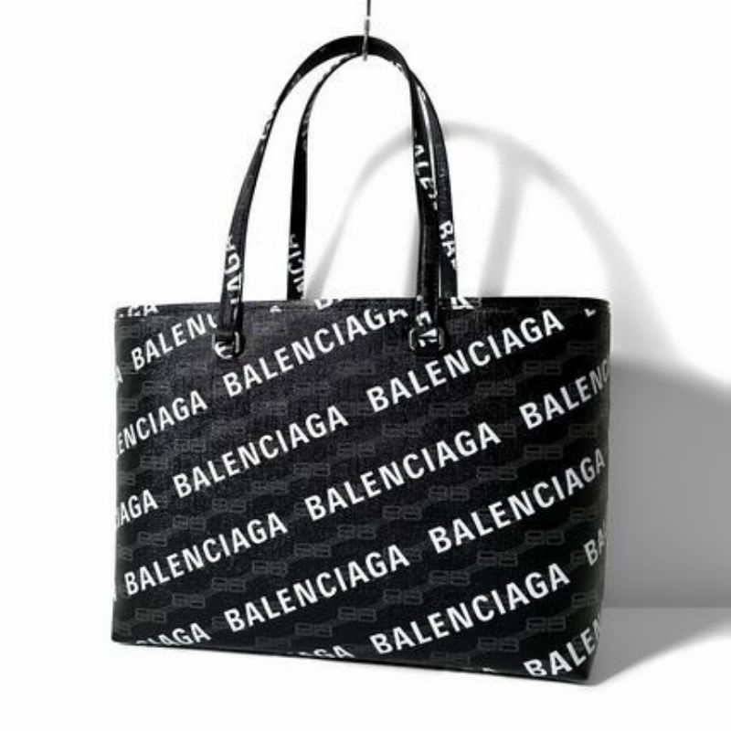 กระเป๋าBalenciagaแท้​100​%ส่งฟรีมีของแถม