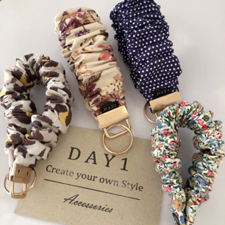 DAY 1 scrunchies wristlet keychain พวงกุญแจโดนัทมัดผม