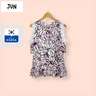 เสื้อ Jun Made in korea ผ้าโพลีเนื้อดี ไซด์ -  F   อก 38 ยาว 27 นิ้ว เสื้อทรงสวยน่ารักมาก เปิดไหล่ แขนสวยมาก