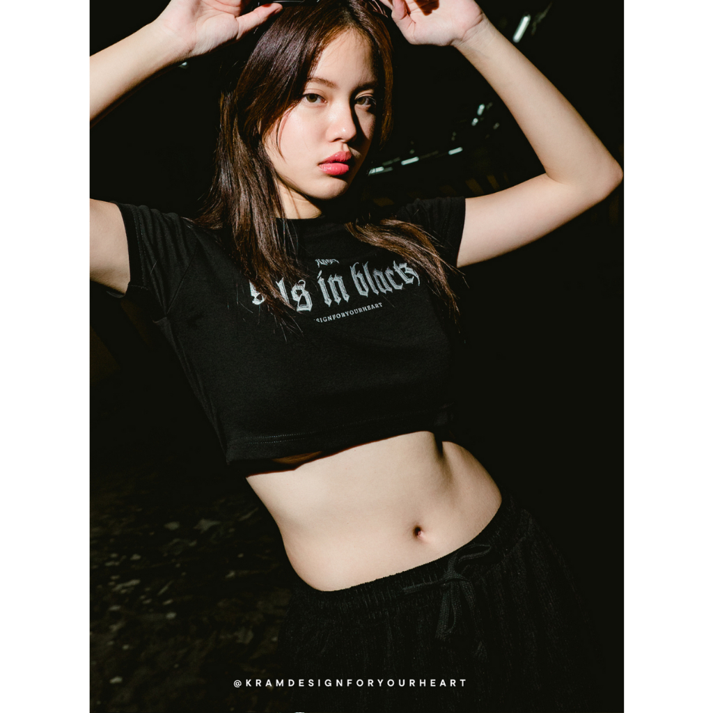 KRAM | Girls in black Chrometext Babycrop Black (สีดำ)