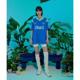 ALAND เสื้อยืด CHUCK UNIFORM V-NECK T-SHIRT SS23