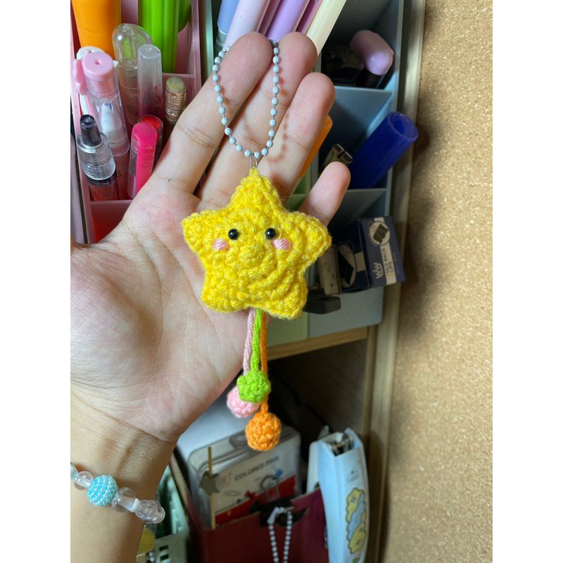 cute star with three balls crochet (เปลี่ยนสีได้นะคะ แจ้งเปลี่ยนสีผ่านข้อความของทางร้านได้เลยค่าาา)