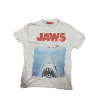 เสื้อยืด มือสอง พิมพ์ลายโปสเตอร์ภาพยนตร์ Jaws อก 19.5 นิ้ว ยาว27 นิ้ว