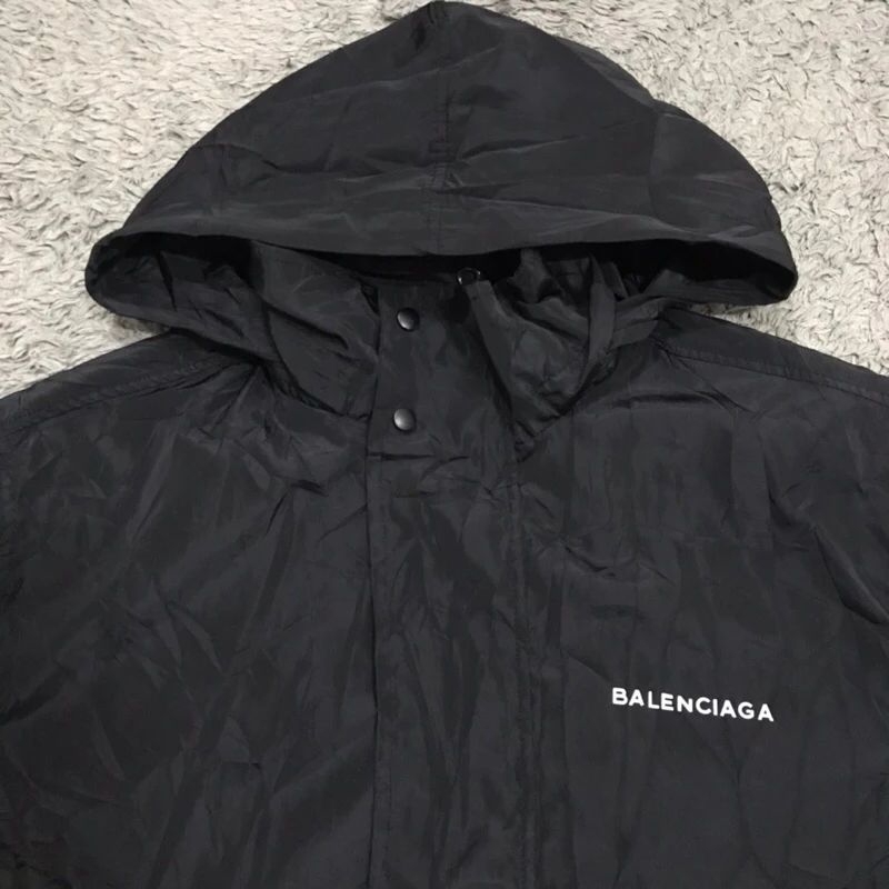 Balenciaga jacket เสื้อแจ็คเก็ต ผ้าร่ม สีดำ มีฮู้ดเก็บได้ made in Portugal 45/27"ผลิตโปรตุเกส