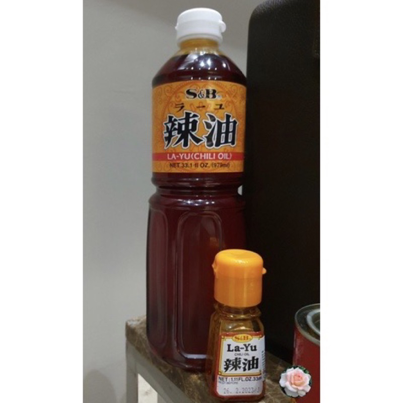 S&amp;B ลา ยุ (น้ำมันพริก นำเข้าจากประเทศญี่ปุ่น ) LA YU (CHILI OLD) 979ML. แบบขวดตัวนี้ใช้ในร้านอาหารญี่ปุ่นใหญ่ๆใช้ (MK)