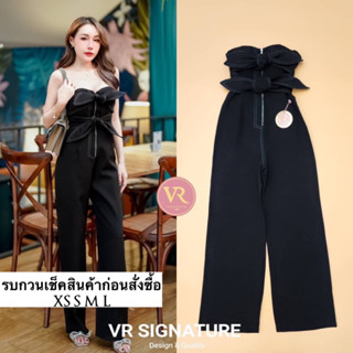 Jumpsuit​ เกาะอก ขายาว แต่งซิปยาวด้านหน้า ช่วงอกแต่งผูกโบว์ช่วงอกด้านหน้า แต่งเดินด้ายสีขาว มีฟองน้ำจัดทรงให้ค่ะ  ช่วงเอ