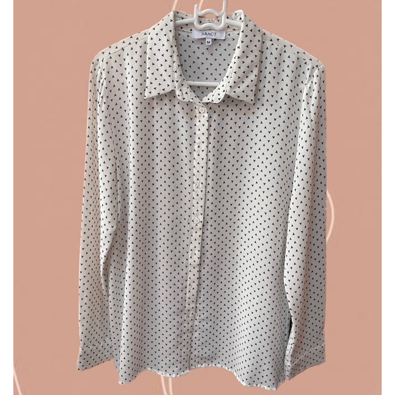 มือสอง XACT เสื้อเชิ้ต สีขาวมีลาย