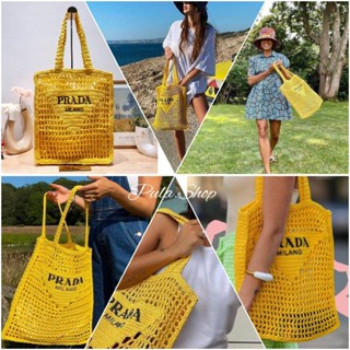 กระเป๋าสะพายสานใบใหญ่ปราด้าสีเหลือง PD RAFFIA TOTE BAG 007