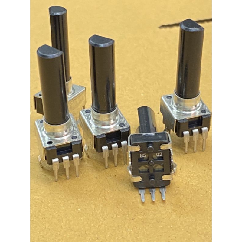 (แพ็ค5ตัว) B5K 3ขา B502 3ขา วอลลุ่มมิกเซอร์ แกนยาว23มิล สีดำ วอลลุ่มมิกซ์ VRมิกซ์ VRมิกเซอร์ B5K3ขา 