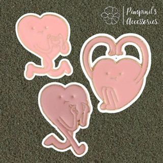 ʕ •ᴥ•ʔ ✿ พร้อมส่ง : เข็มกลัดเซ็ทหัวใจสามดวงสีชมพู | Three Pink Heart Enamel Brooch Pin Set.