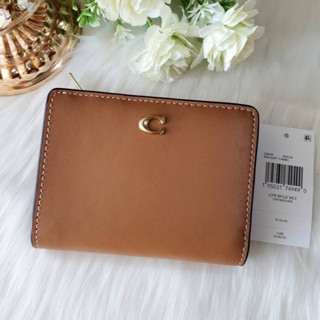 (ผ่อน0%) COACH C8435 BIFOLD SNAP WALLET งานshop กระเป๋าสตางค์ใบสั้น 2พับ ใส่แบงค์ตามยาวได้ไม่ต้องพับ หนังแท้ สีน้ำตาล