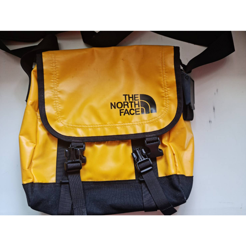 กระเป๋าสะพายข้าง North face Massage Bag  สีเหลือง มือสอง สภาพดี