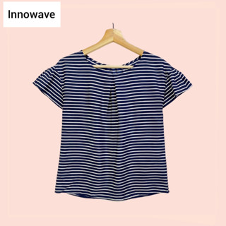 เสื้อ Innowave ผ้าโพลีซาตินอย่างดี ไซด์ -  M   อก 39 ยาว 22 นิ้ว เสื้อทรงสวยน่ารักมาก ลายสวยมาก  ผ้าดีทิ้งตัวสวย