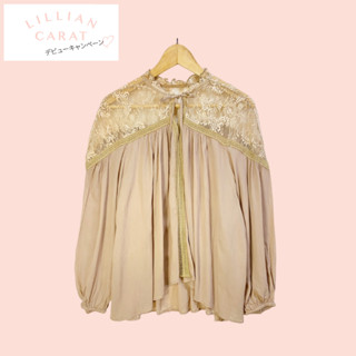 เสื้อ Lillian carat ผ้าเรย่อนคลื่นอย่างดี ไซด์ -  2   อก 60 ยาว 27 นิ้ว เสื้อทรงสวยน่ารักมาก แต่งลูกไม้+โบว์สวย
