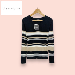 เสื้อ  Lespoir ผ้านิตอย่างดี ไซด์ -  M   อก 38-44 ยาว 26 นิ้ว เสื้อทรงสวยน่ารักมาก ผ้าร่องสวย ลายสวยมาก