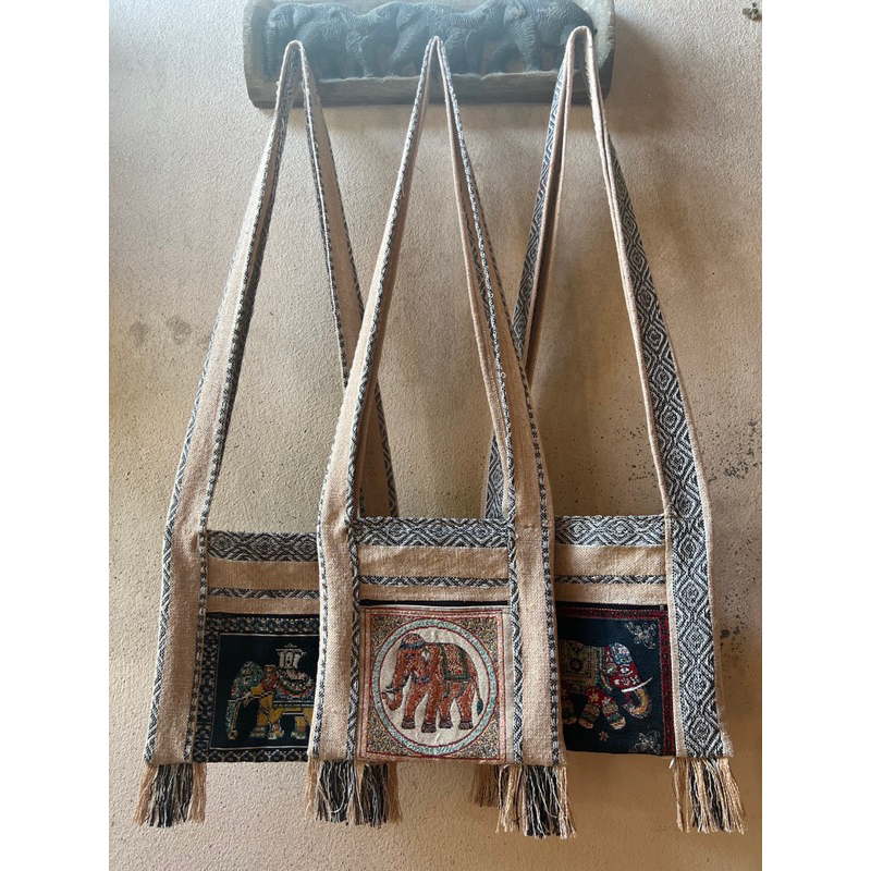 กระเป๋าลายช้าง 🐘 ขนาด 10x10นิ้ว  สีครีม คละลาย