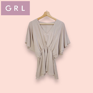 เสื้อ  GRL ผ้าโพลีเนื้อดี ไซด์ -  F   อก 46 เอว 28-50 ยาว 26.5 นิ้ว เสื้อทรงสวยน่ารักมากมาก กรุ่ยกราย เอวยืด คุณหนูมาก