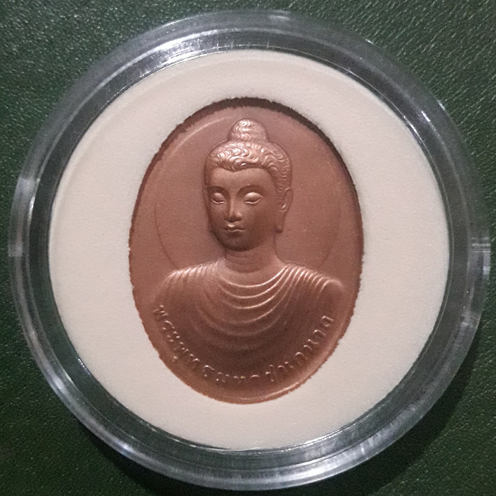 เหรียญทองแดงรมดำพ่นทราย ที่ระลึก พระพุทธมหาชนกนาถ วัดไทยกุสินาราเฉลิมราชย์ อินเดีย ไม่ผ่านใช้ UNC พร้อมตลับ